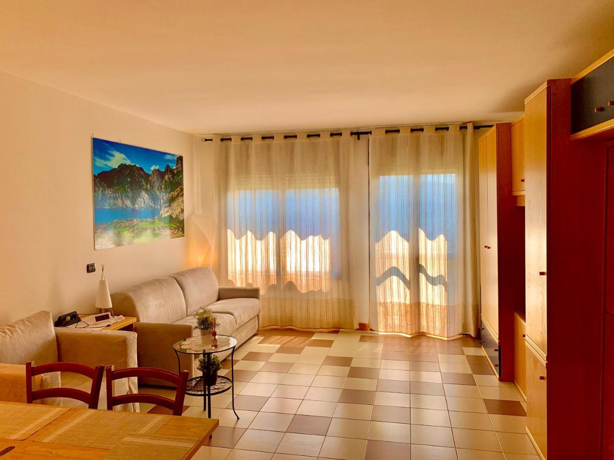 Sky&Pool Dom Apartman Riva del Garda Kültér fotó