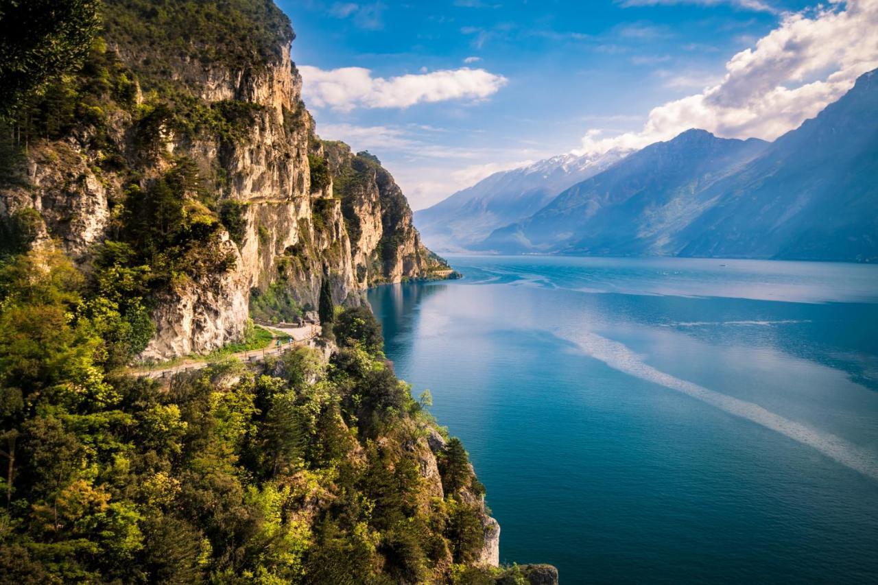 Sky&Pool Dom Apartman Riva del Garda Kültér fotó