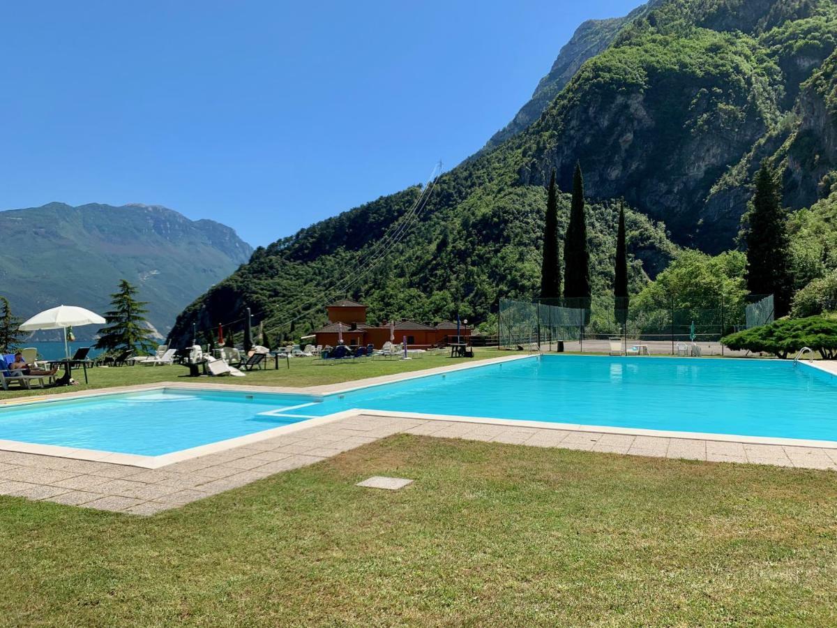 Sky&Pool Dom Apartman Riva del Garda Kültér fotó